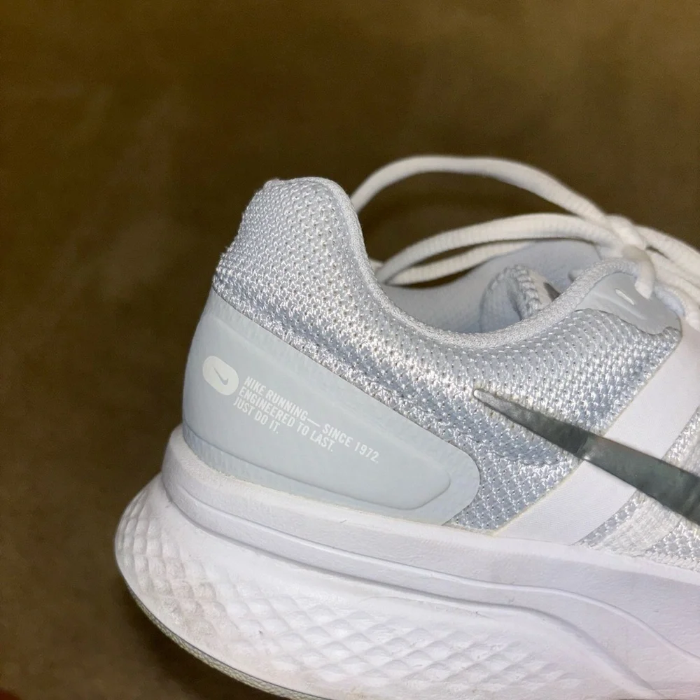 Nike run swift women’s sneakers - Picture 4 of 6